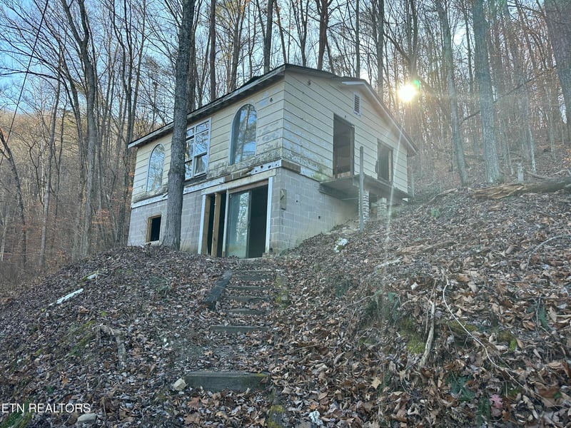 188 White Oak Ln, Caryville, TN 37714