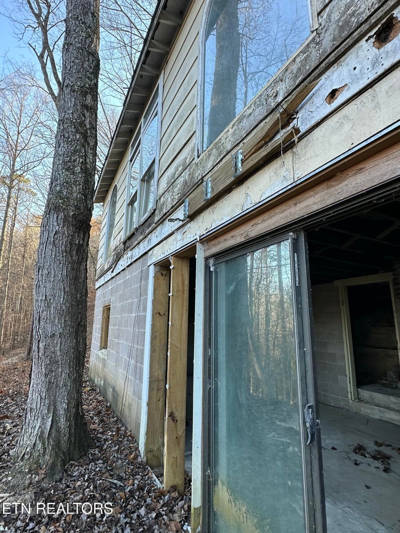 188 White Oak Ln, Caryville, TN 37714