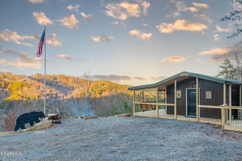 1881 Natures Ln, Sevierville, TN 37862