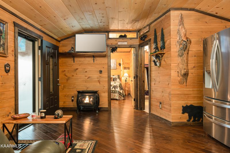 1881 Natures Ln, Sevierville, TN 37862