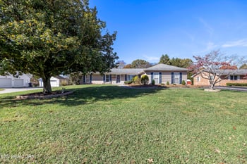 1882 Calloway Cir, Lenoir City, TN 37772