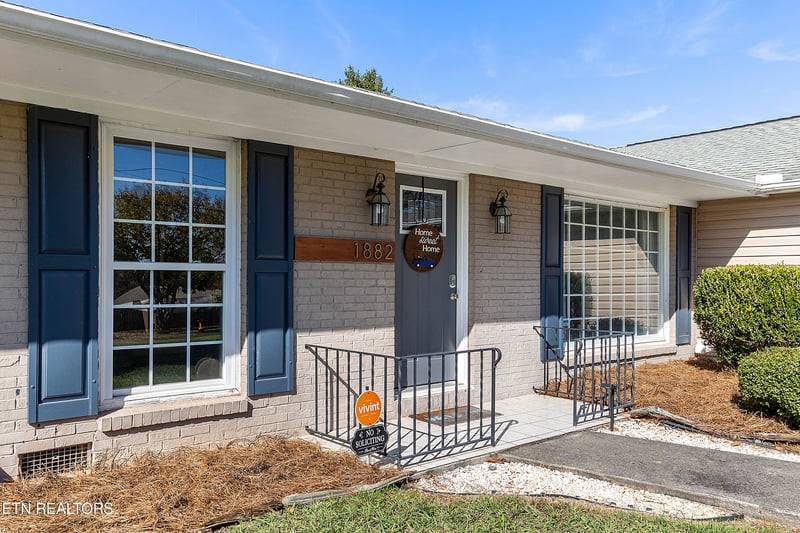 1882 Calloway Cir, Lenoir City, TN 37772