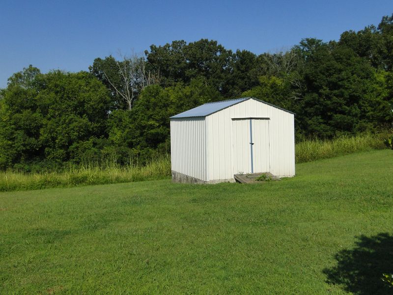 1884 County Road 609, Etowah, TN 37331