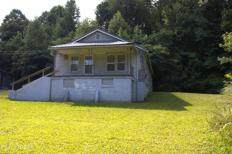 1886 5th St, Jellico, TN 37762