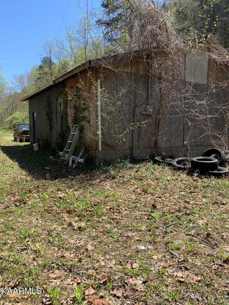1886 Demory Rd, Lafollette, TN 37766