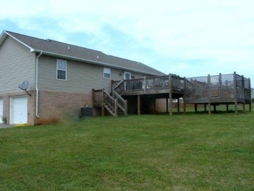 1888 River Vista Cir, Sevierville, TN 37876