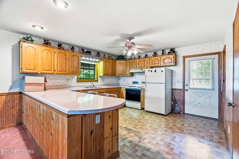 1889 Natures Ln, Sevierville, TN 37862