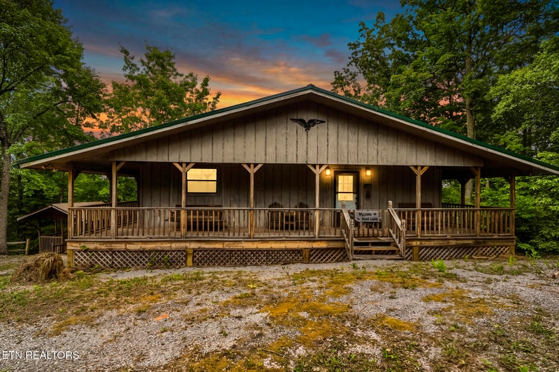 1889 Natures Ln, Sevierville, TN 37862