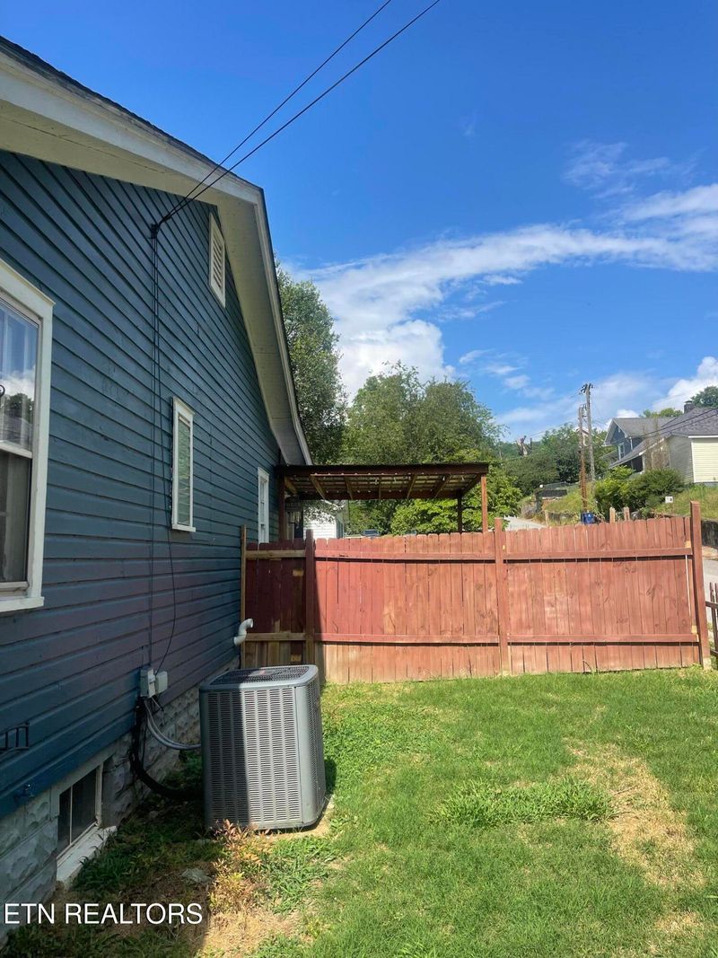 189 Bacon St, Jellico, TN 37762