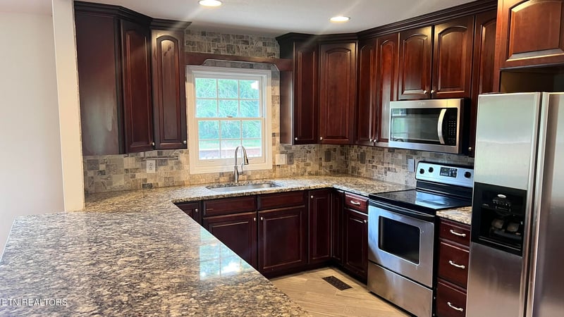 189 County Road 704, Athens, TN 37303