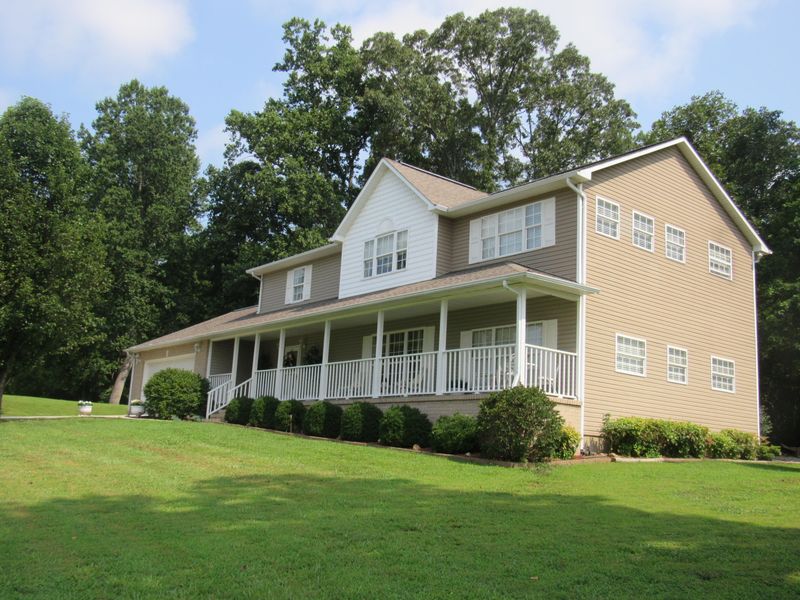 189 Cunningham Blvd, Harriman, TN 37748