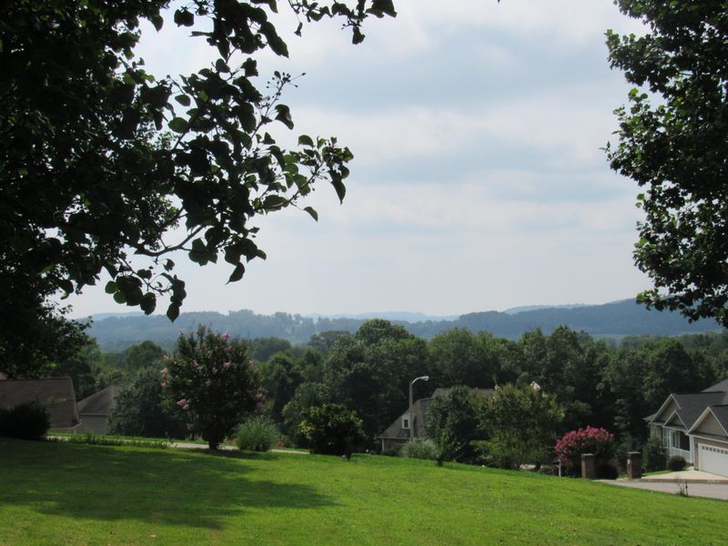 189 Cunningham Blvd, Harriman, TN 37748