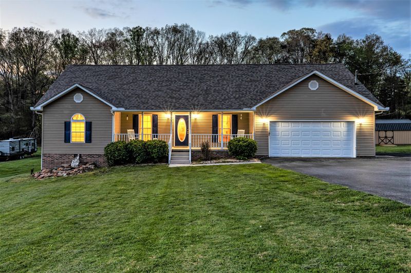 189 Gail Ln, Jacksboro, TN 37757
