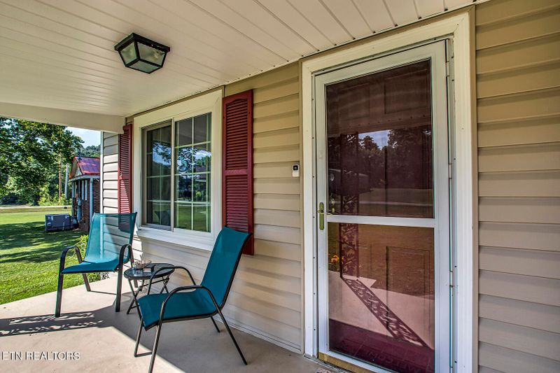 189 Gentry Rd, Lenoir City, TN 37771