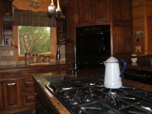 189 Hutson Ln, Jacksboro, TN 37757