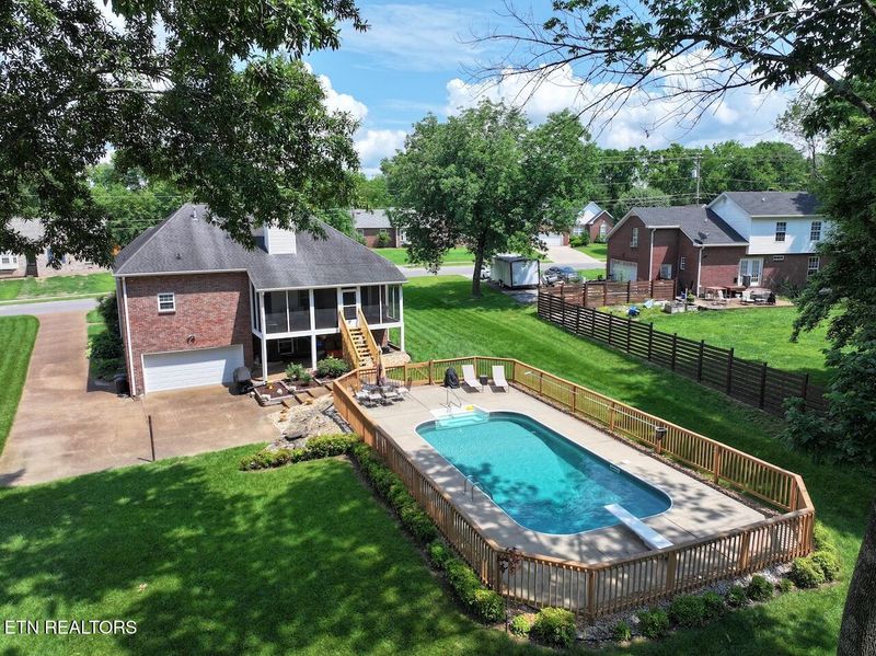 189 Lakeside Park Dr, Hendersonville, TN 37075
