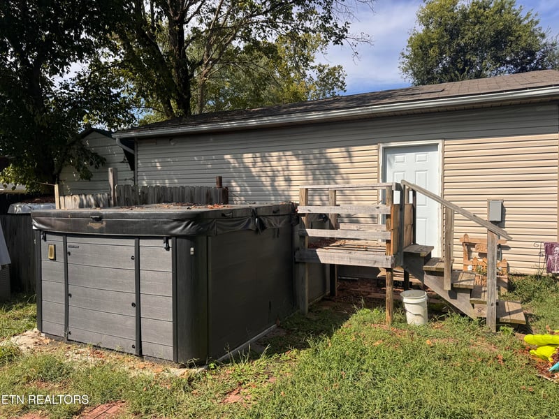 189 Oakland Ave, Lenoir City, TN 37771