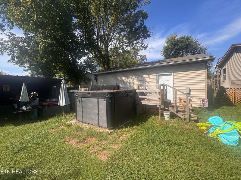 189 Oakland Ave, Lenoir City, TN 37771