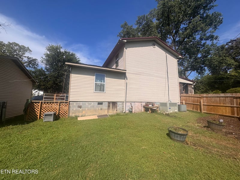 189 Oakland Ave, Lenoir City, TN 37771