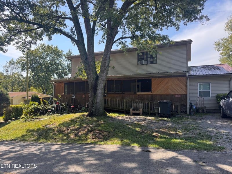 189 Oakland Ave, Lenoir City, TN 37771