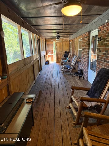 189 Oakland Ave, Lenoir City, TN 37771