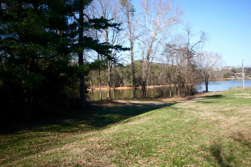 189 White Ln, Vonore, TN 37885