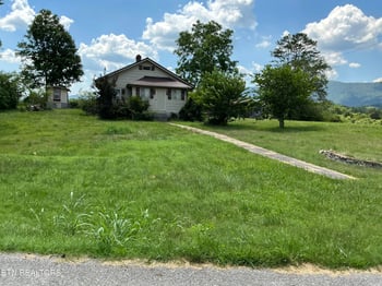 1890 Doaks Creek Rd, Speedwell, TN 37870