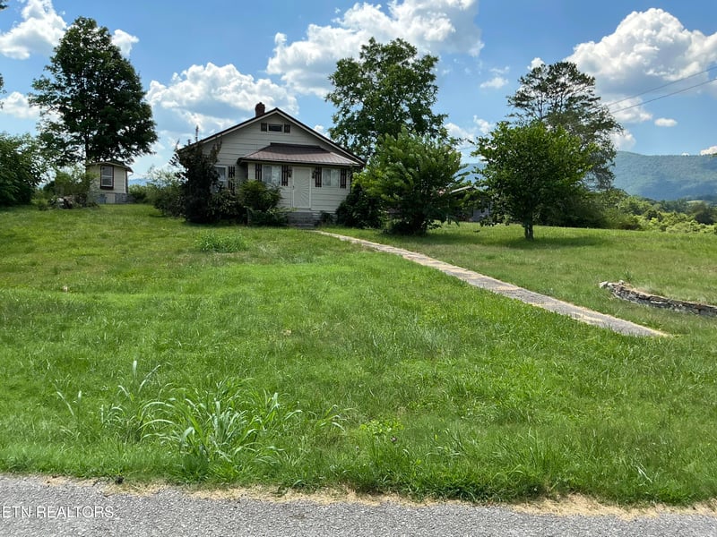 1890 Doaks Creek Rd, Speedwell, TN 37870