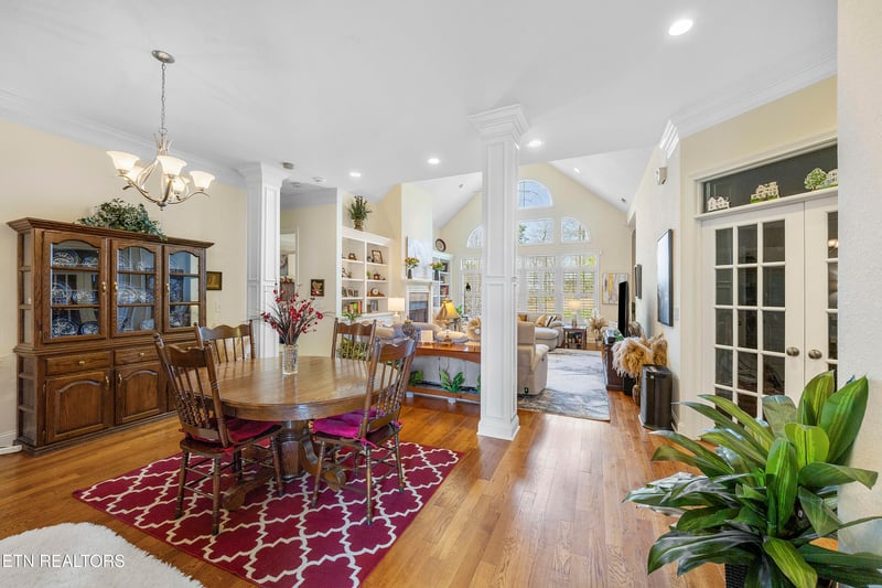1892 Mountain Dr, Lenoir City, TN 37772