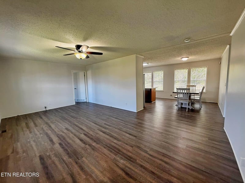 1896 Branam Hill Rd, Jellico, TN 37762
