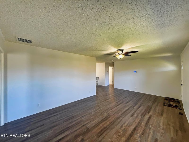 1896 Branam Hill Rd, Jellico, TN 37762