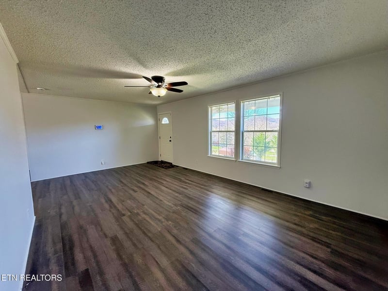 1896 Branam Hill Rd, Jellico, TN 37762