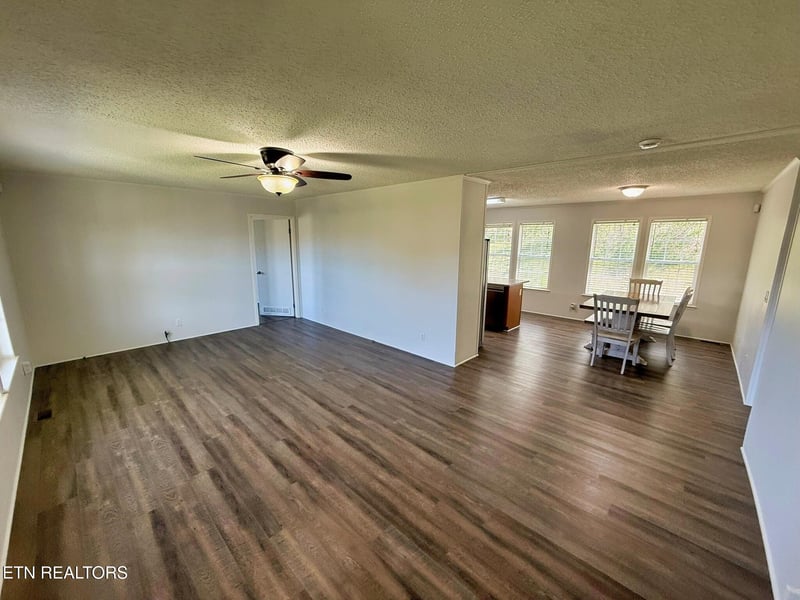 1896 Branam Hill Rd, Jellico, TN 37762