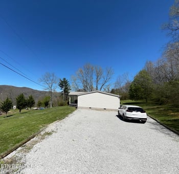 1896 Branam Hill Rd, Jellico, TN 37762