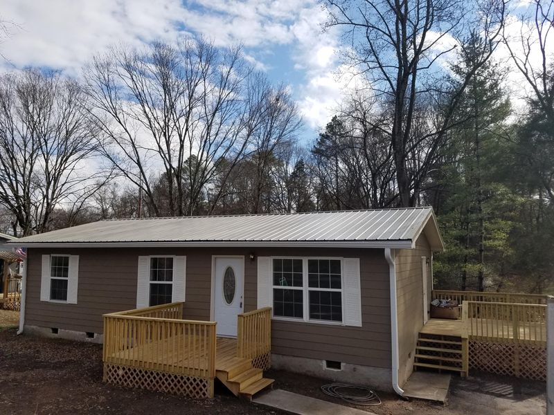 1897 Outer Dr, Lenoir City, TN 37771