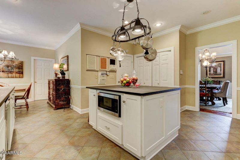 19 Rivers Run Way, Oak Ridge, TN 37830