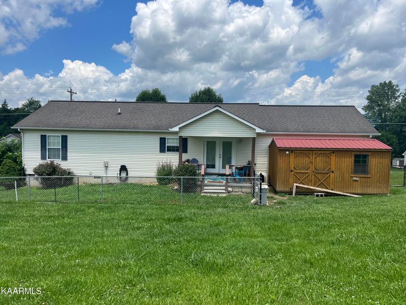 190 Clover Cir, Jacksboro, TN 37757