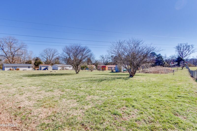 190 Crescent Ln, Jacksboro, TN 37757