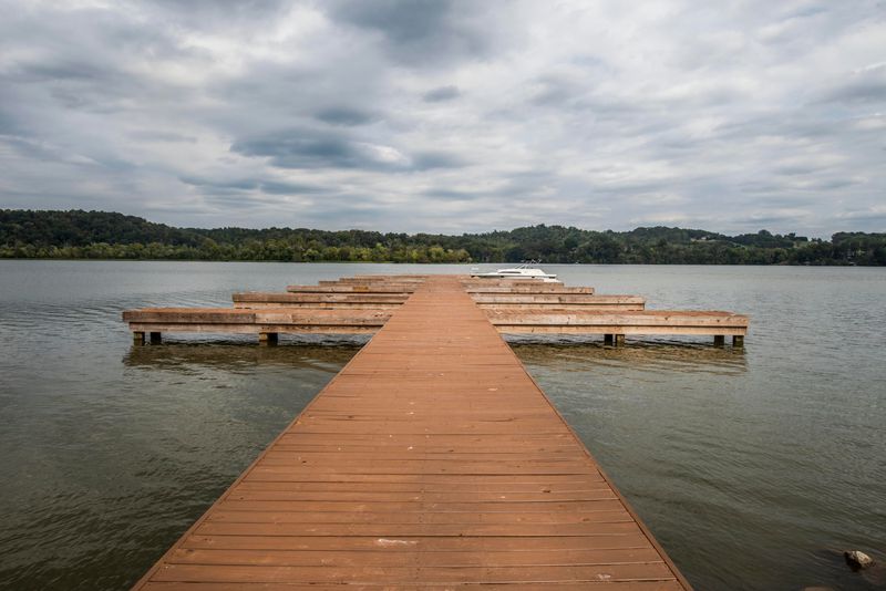 190 Lake Ridge Dr, Loudon, TN 37774