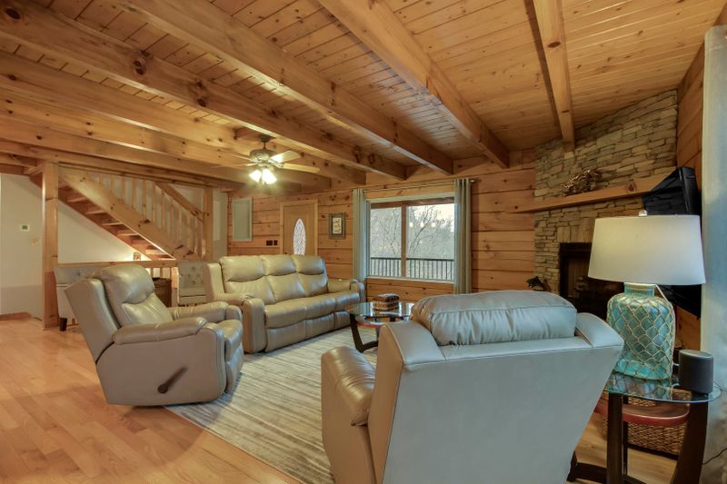 190 Larayne Hollow Rd, Sharps Chapel, TN 37866