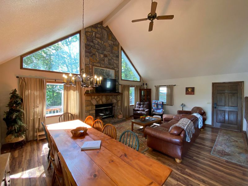 190 Little Buck Ln, Lafollette, TN 37766