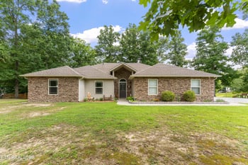 190 Logan Ln, Oneida, TN 37841
