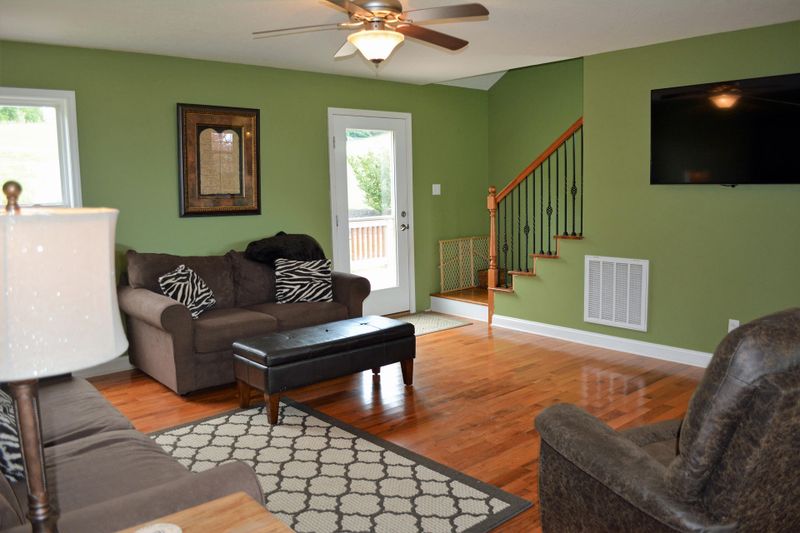 190 Mountain Crest Ln, Greenback, TN 37742