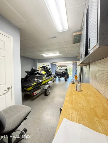 190 Pointe Summit Dr, Greenback, TN 37742