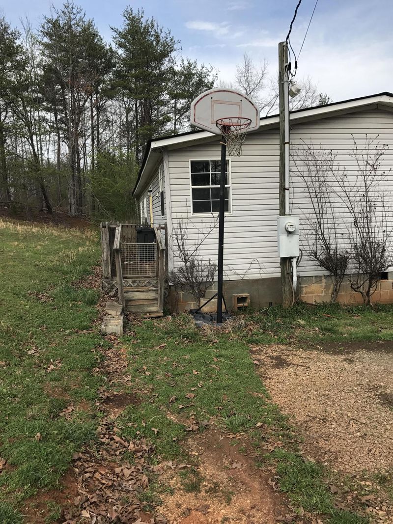 190 Scenic River Rd, Madisonville, TN 37354