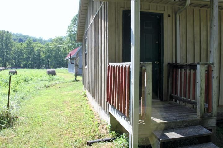 190 Stein Hl, Oneida, TN 37841
