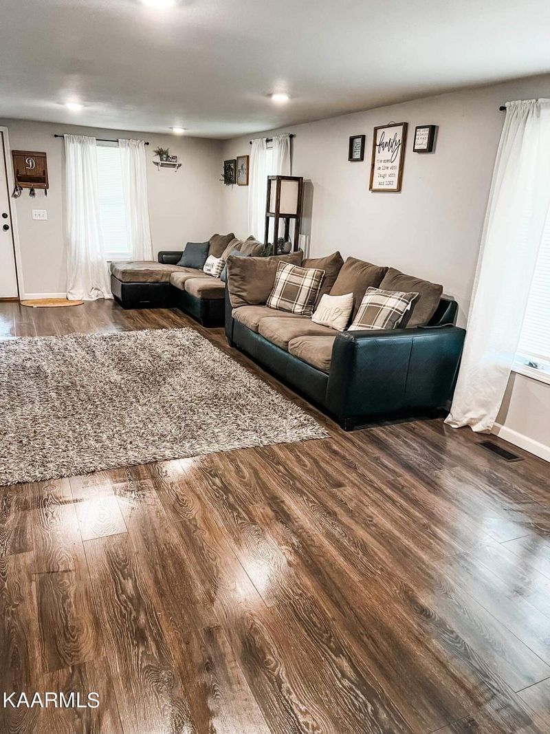 190 Sunset Tr, Jellico, TN 37762