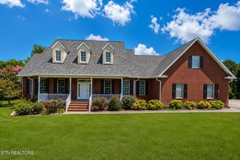 190 Williamsburg Dr, Lenoir City, TN 37772