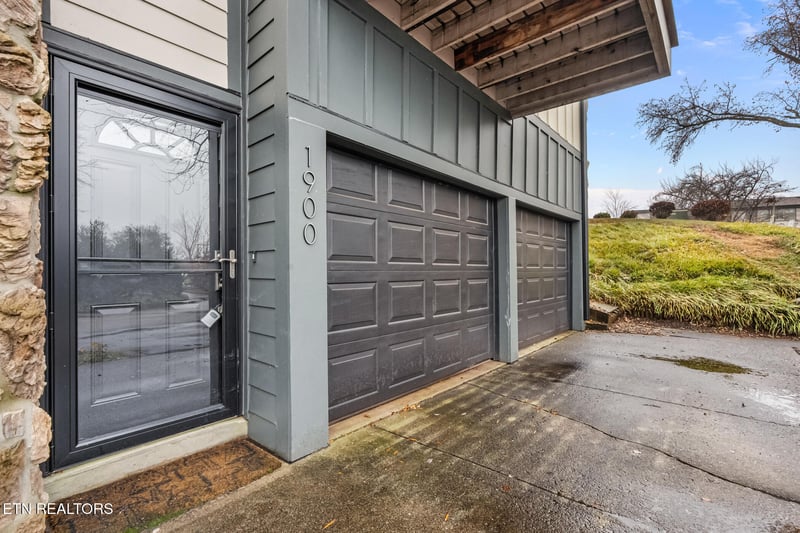 1900 Cherokee Bluff Dr, Knoxville, TN 37920