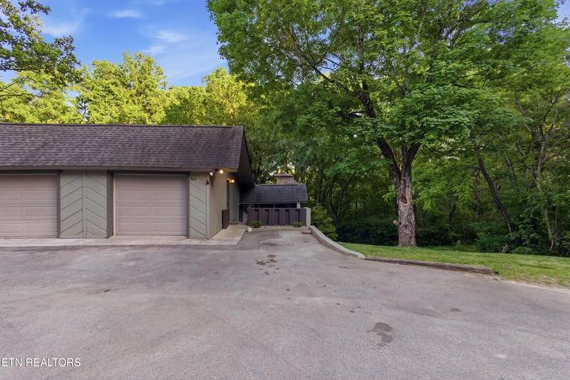 1900 Ridgecrest Dr #304, Knoxville, TN 37918